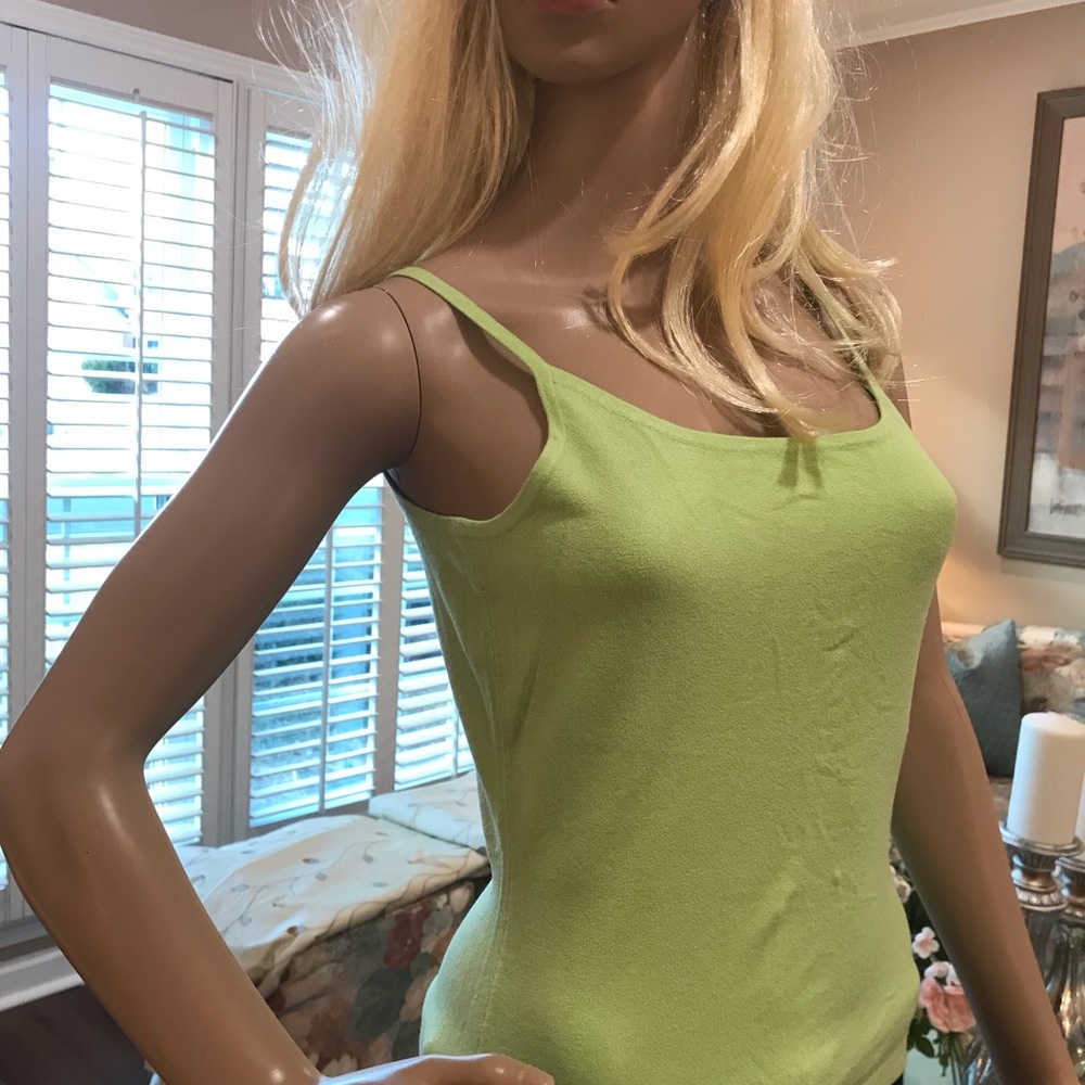 GORGEOUS DESIGNER BRAND NEW TOP IN MINT CONDITION